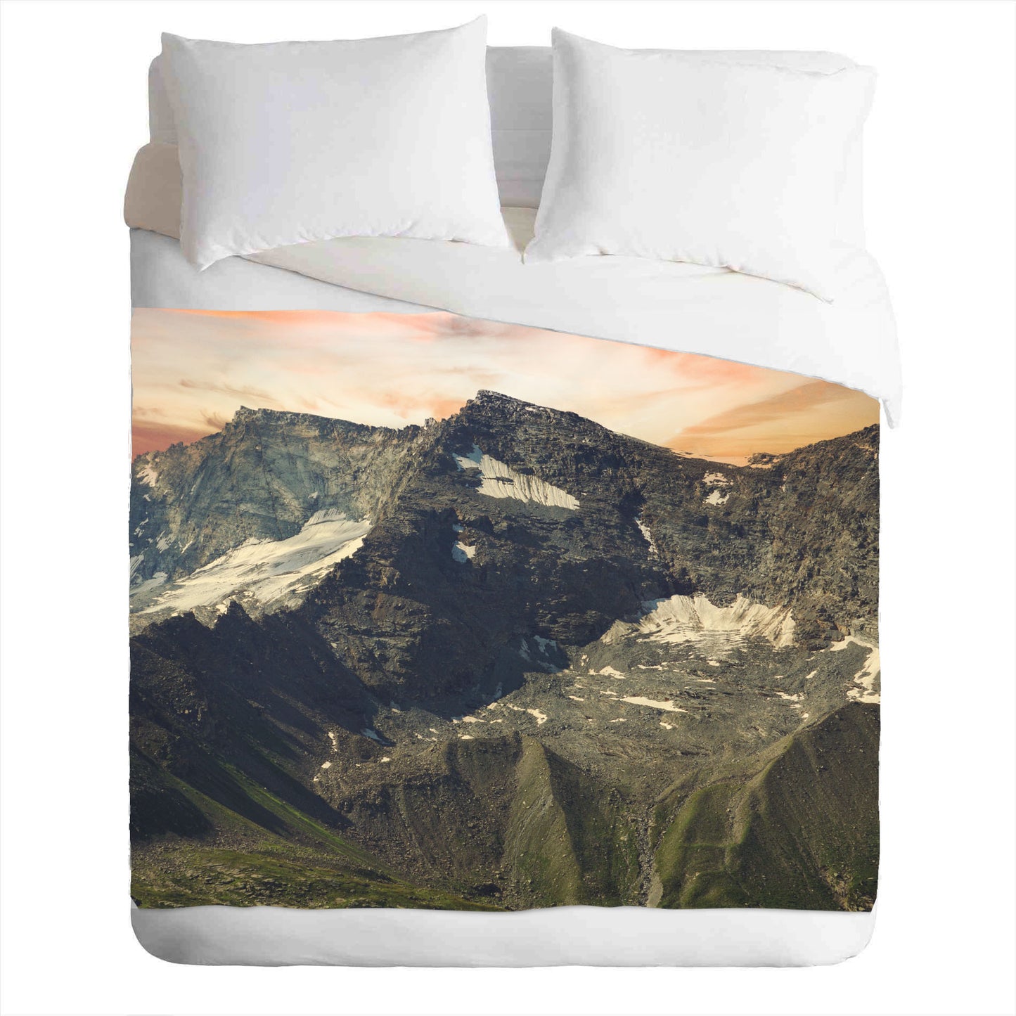 Warm and cozy fleece blanket with mountain landscape photo print - practical and comfortable