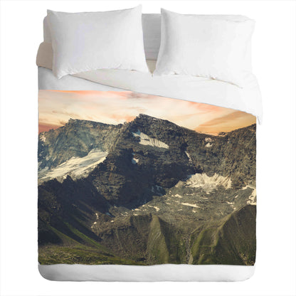 Warm and cozy fleece blanket with mountain landscape photo print - practical and comfortable