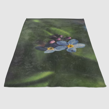 Lightweight fleece blanket with macro floral photo print - Soothing tones - Cute little flower